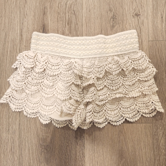 American Rag Cream white lace shorts - Picture 2 of 5